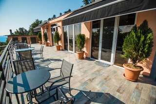 Дома для отпуска Ласточкино гнездо Батуми Двухместный номер с 1 кроватью и террасой-1